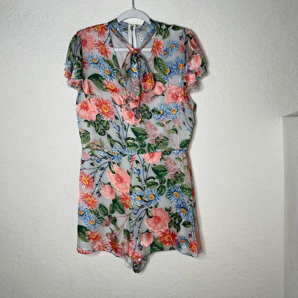 Alice + Olivia Silk Blend Floral Flutter Sleeve Romper Sz 12 Textured Tie Lined - Picture 1 of 16